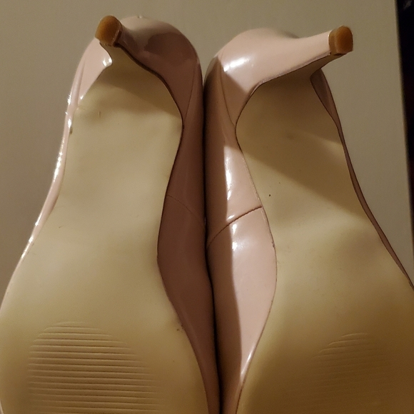 Nude patent leather pumps- NEVER worn! - Picture 3 of 3